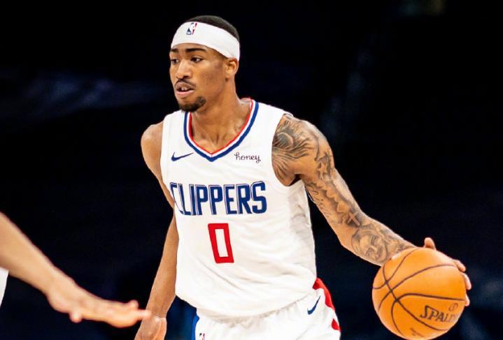 NBA湖人加时争议三分绝杀快船终结四连胜登顶引热议